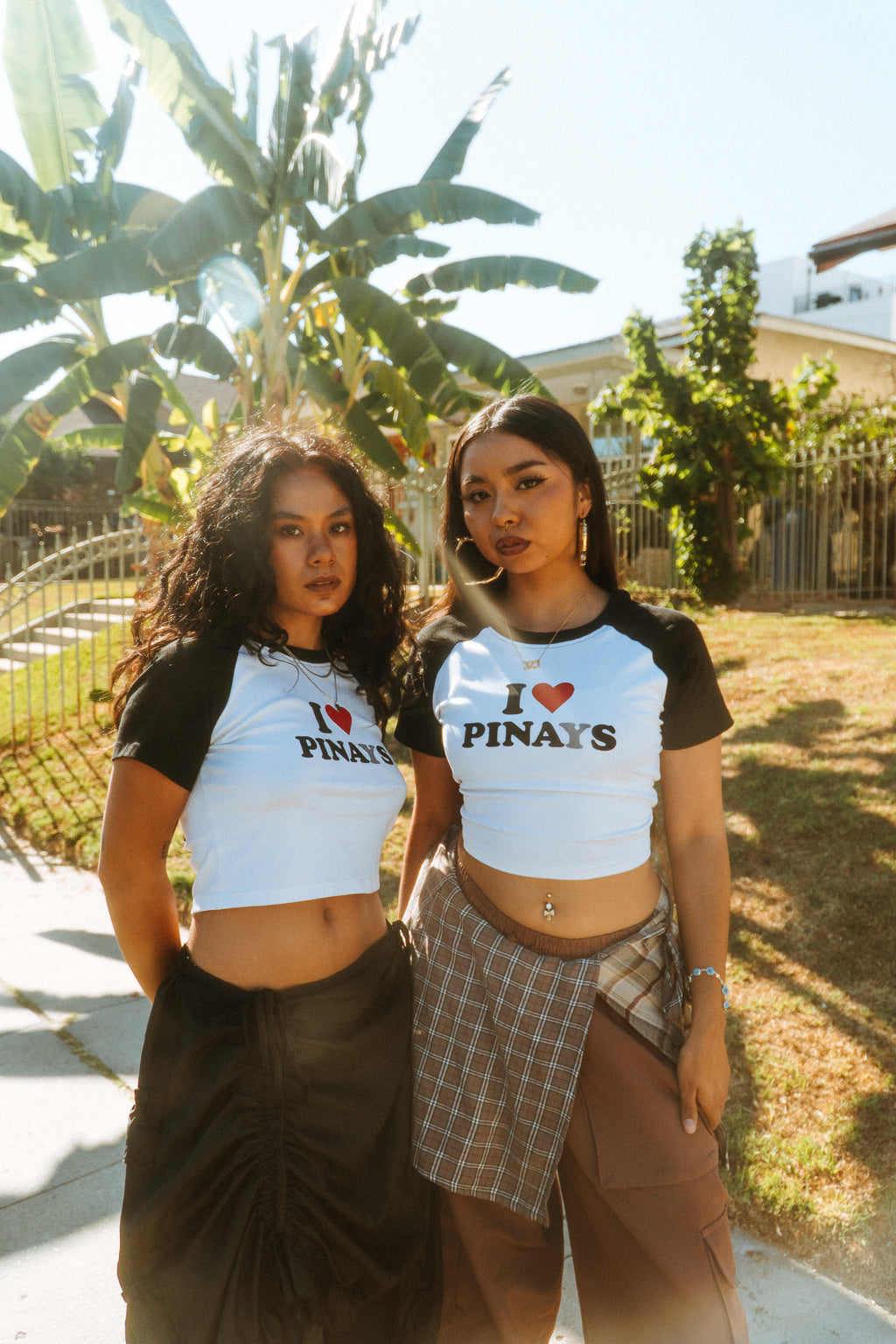 I ❤️ PINAYS I ❤️ PINAS Black and White Cropped Raglan